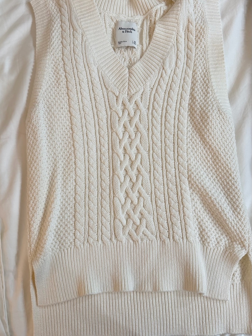Abercrombie & Fitch Cream Knit Sleeveless Sweater Vest